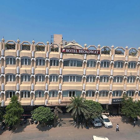 ורנאסי New Hotel Broadway מראה חיצוני תמונה