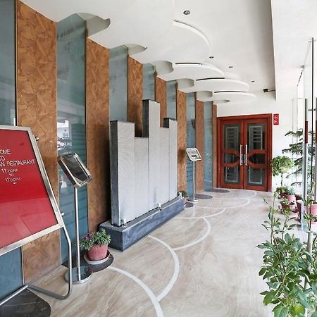 ורנאסי New Hotel Broadway מראה חיצוני תמונה
