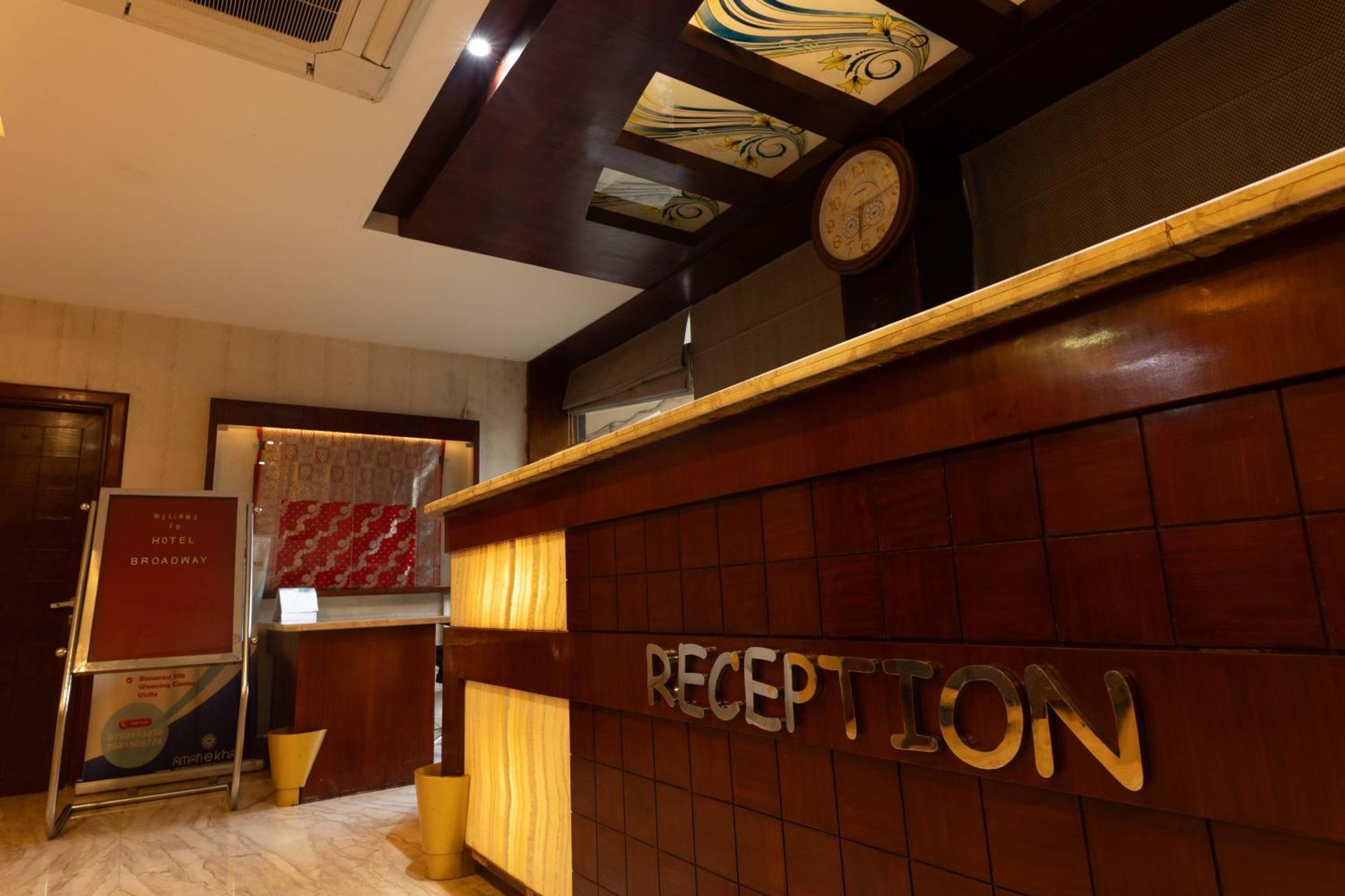 ורנאסי New Hotel Broadway מראה חיצוני תמונה