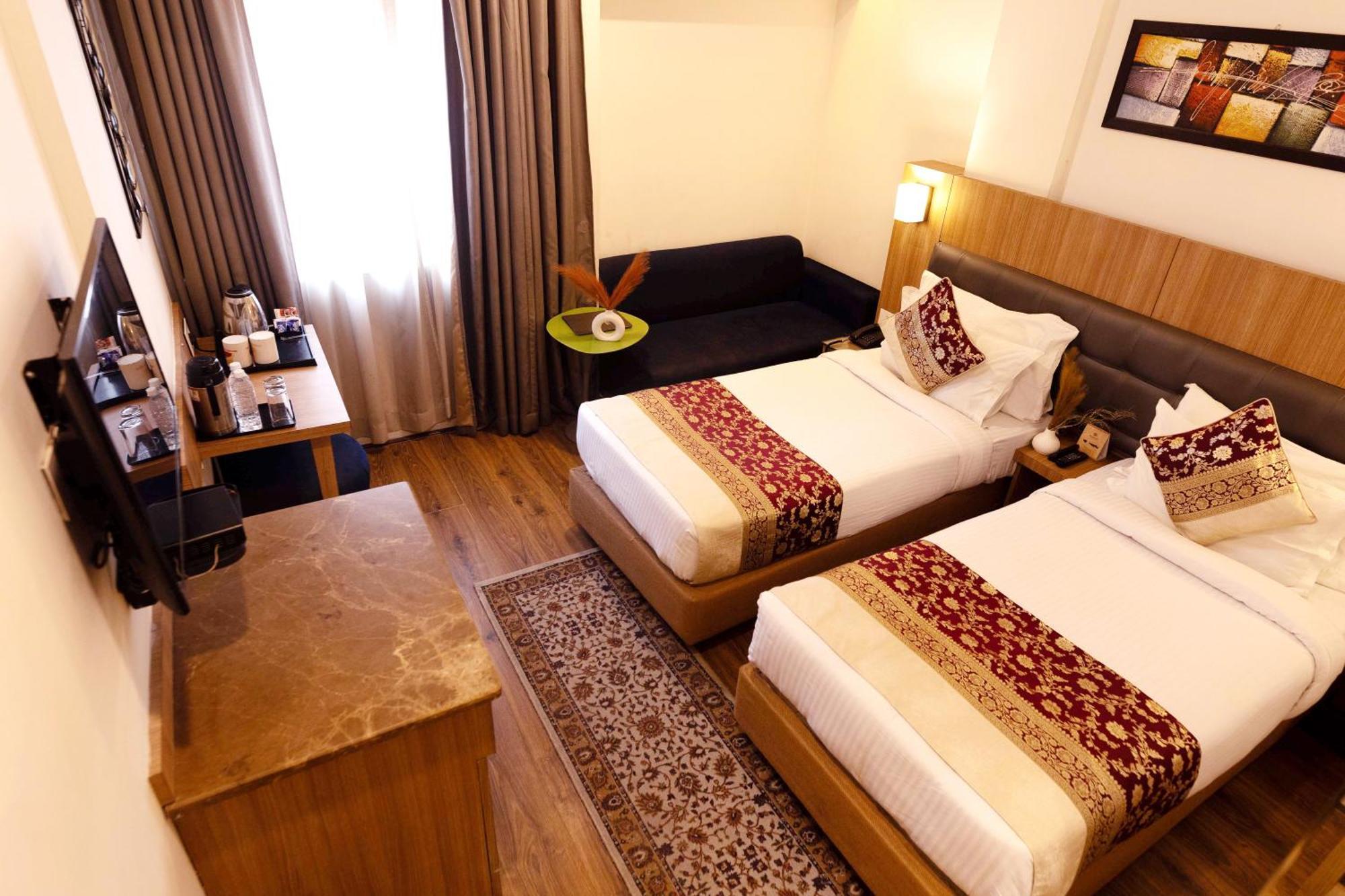 ורנאסי New Hotel Broadway מראה חיצוני תמונה