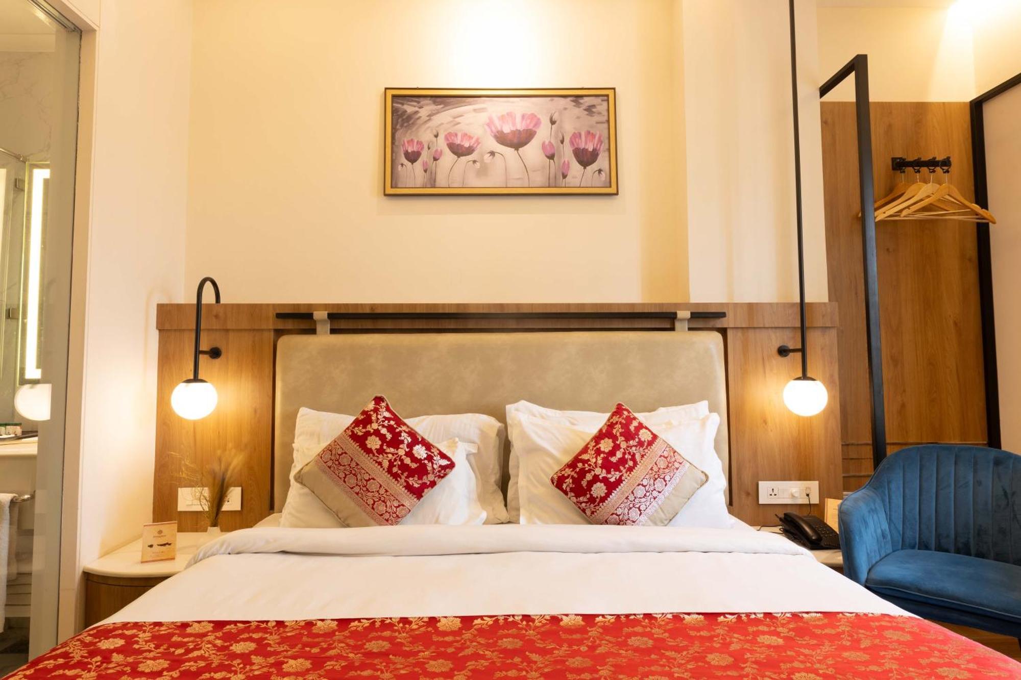 ורנאסי New Hotel Broadway מראה חיצוני תמונה