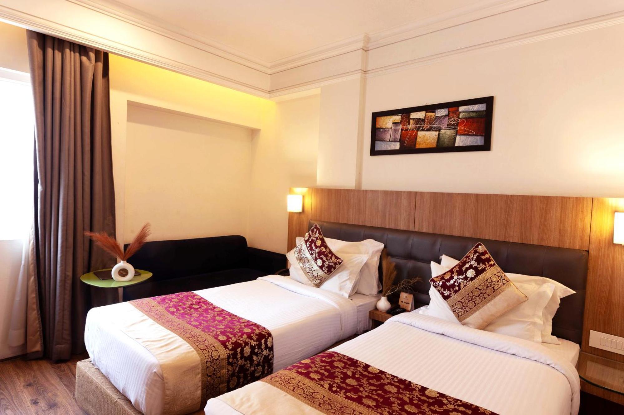 ורנאסי New Hotel Broadway מראה חיצוני תמונה