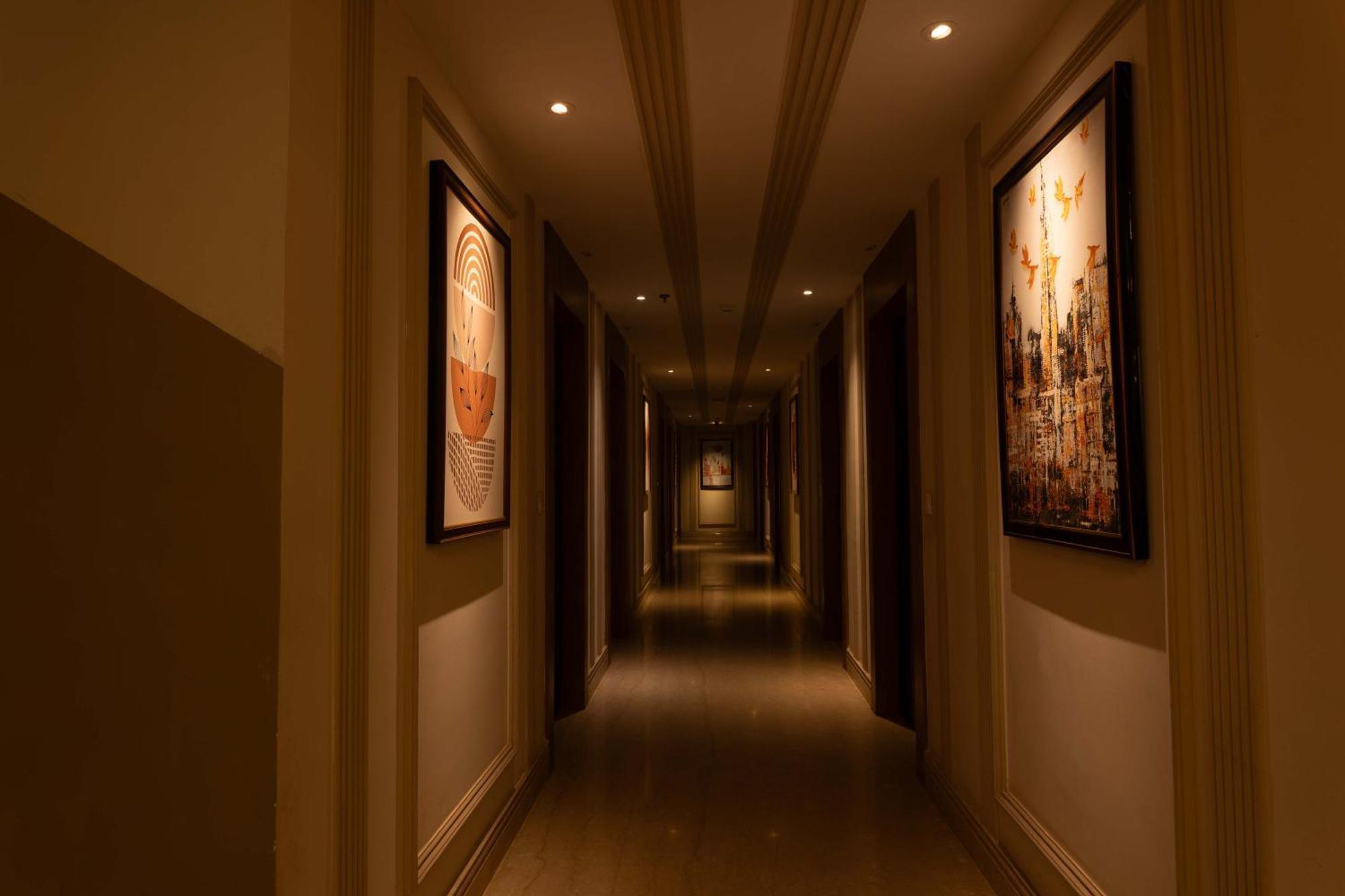 ורנאסי New Hotel Broadway מראה חיצוני תמונה