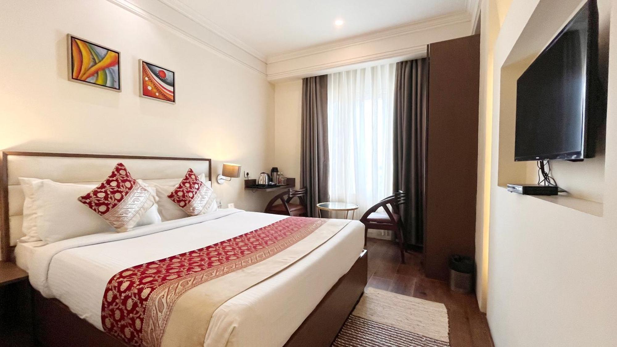 ורנאסי New Hotel Broadway מראה חיצוני תמונה