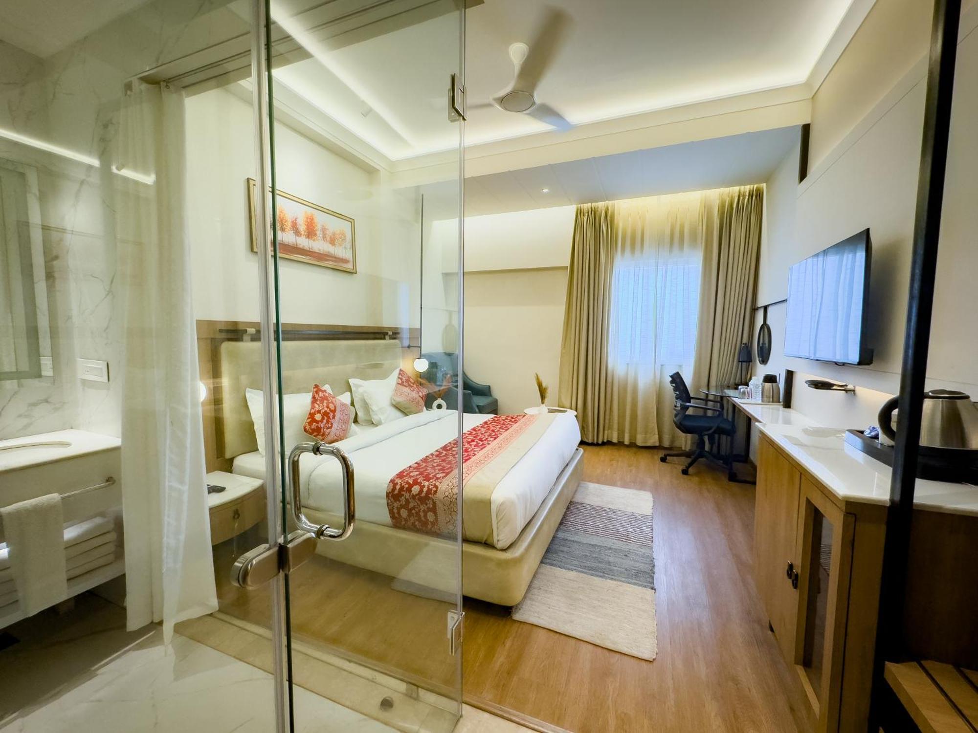 ורנאסי New Hotel Broadway מראה חיצוני תמונה