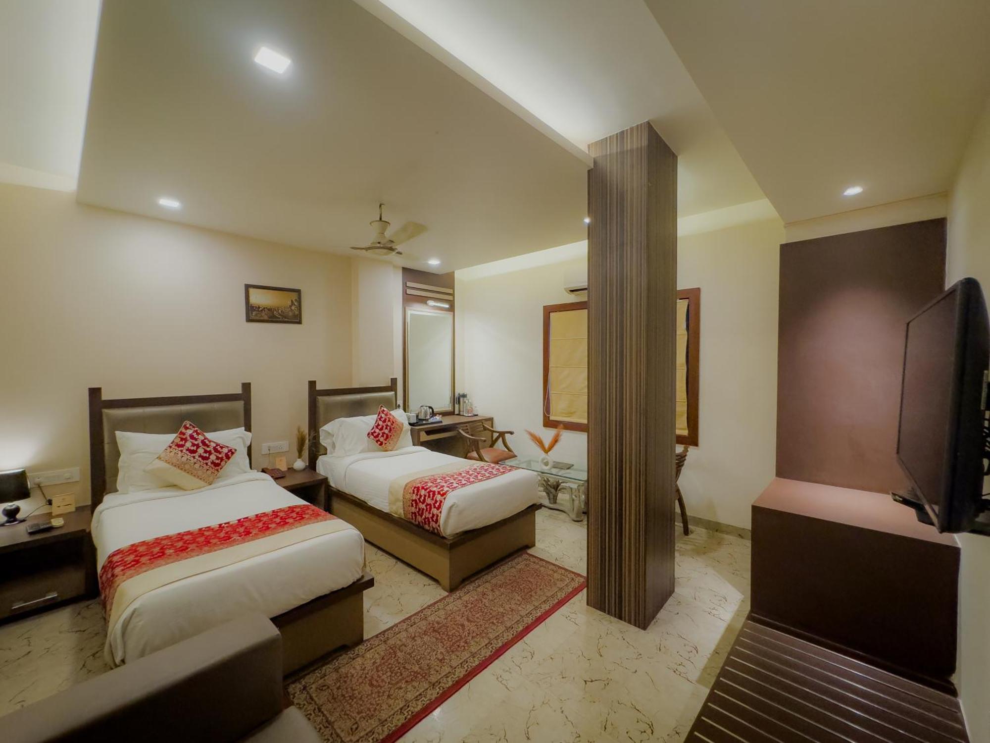 ורנאסי New Hotel Broadway מראה חיצוני תמונה