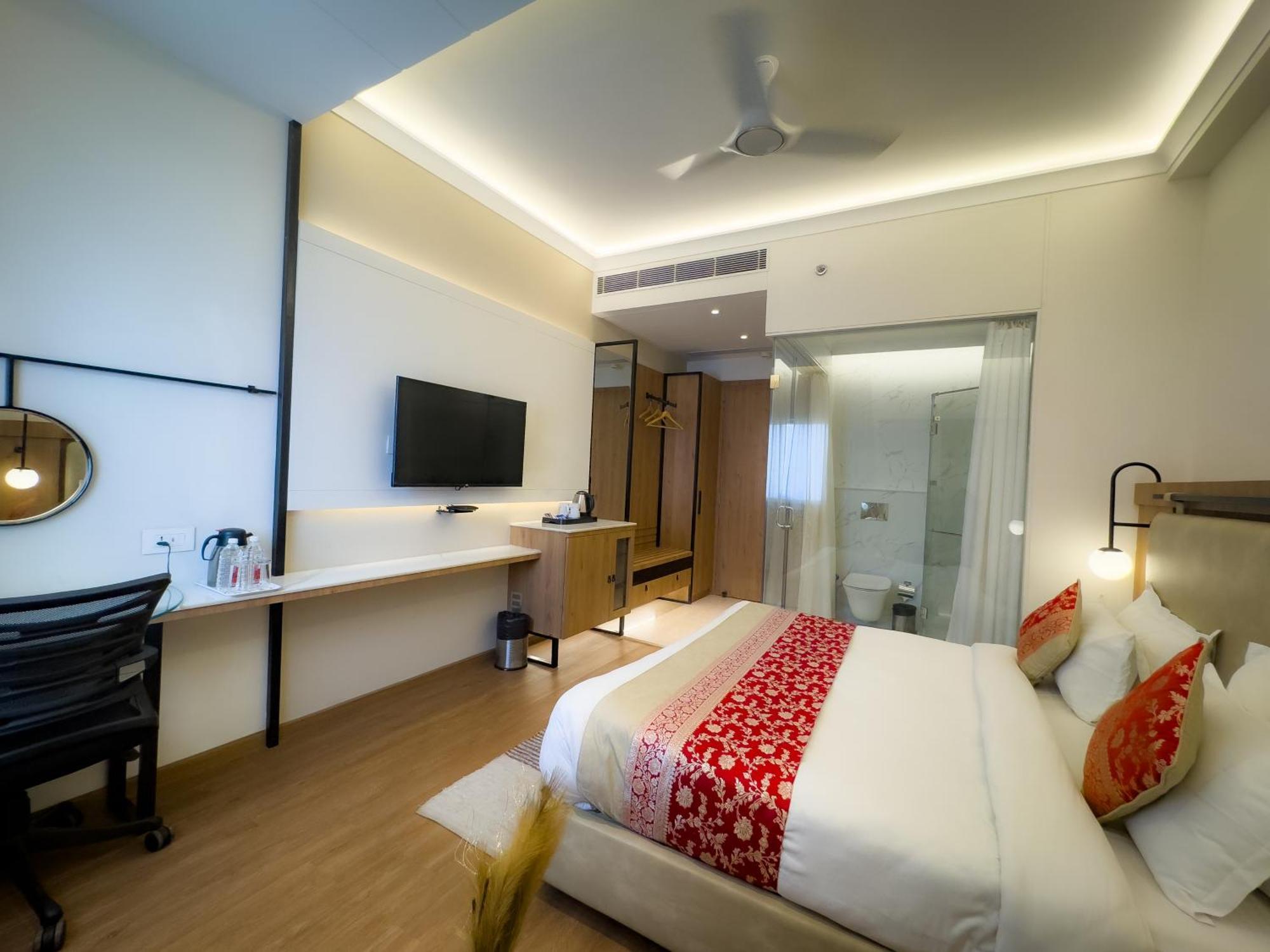 ורנאסי New Hotel Broadway מראה חיצוני תמונה