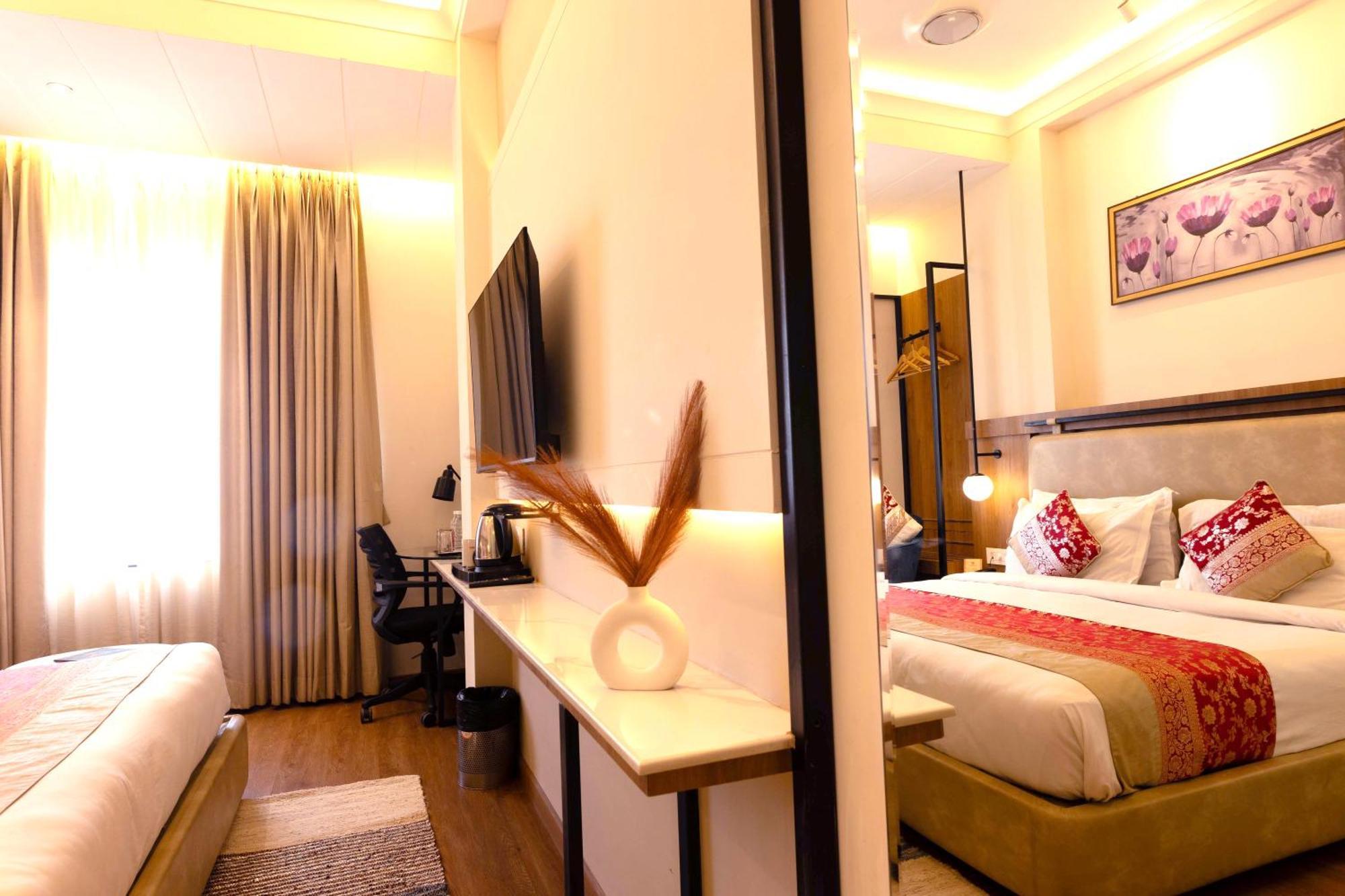 ורנאסי New Hotel Broadway מראה חיצוני תמונה