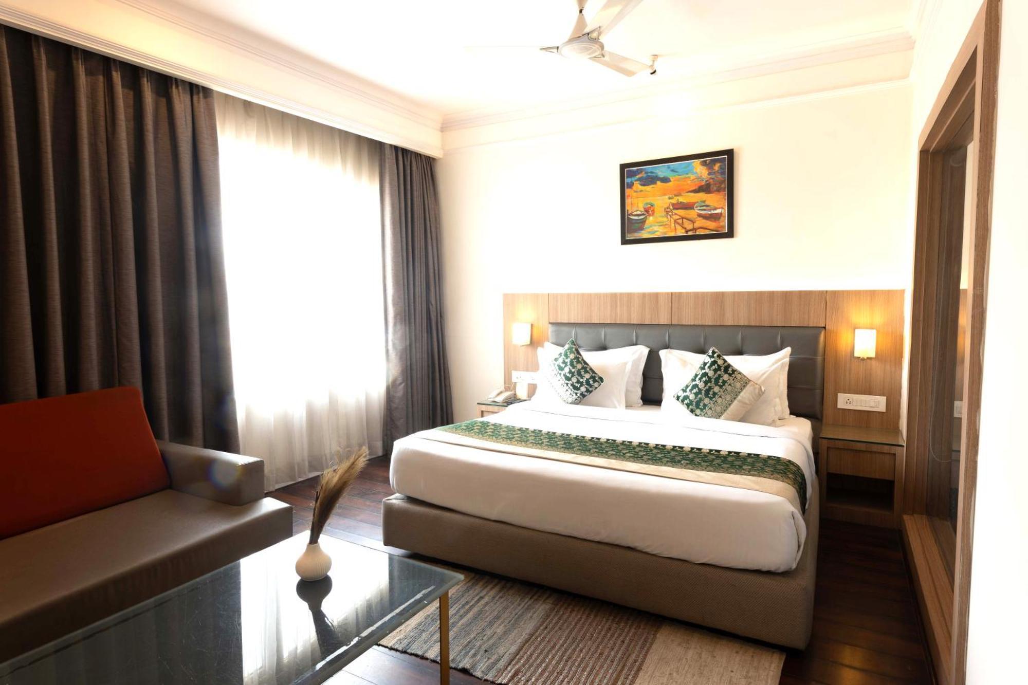 ורנאסי New Hotel Broadway מראה חיצוני תמונה