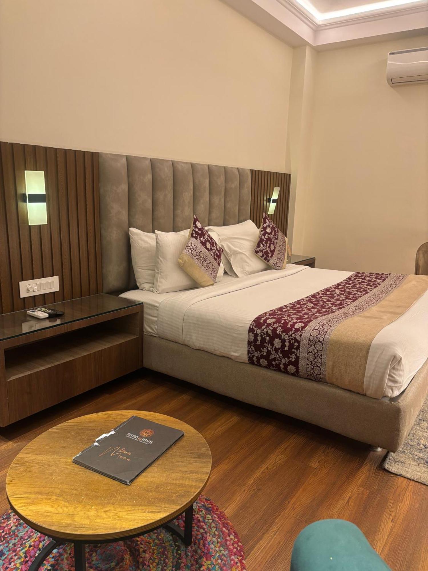 ורנאסי New Hotel Broadway מראה חיצוני תמונה
