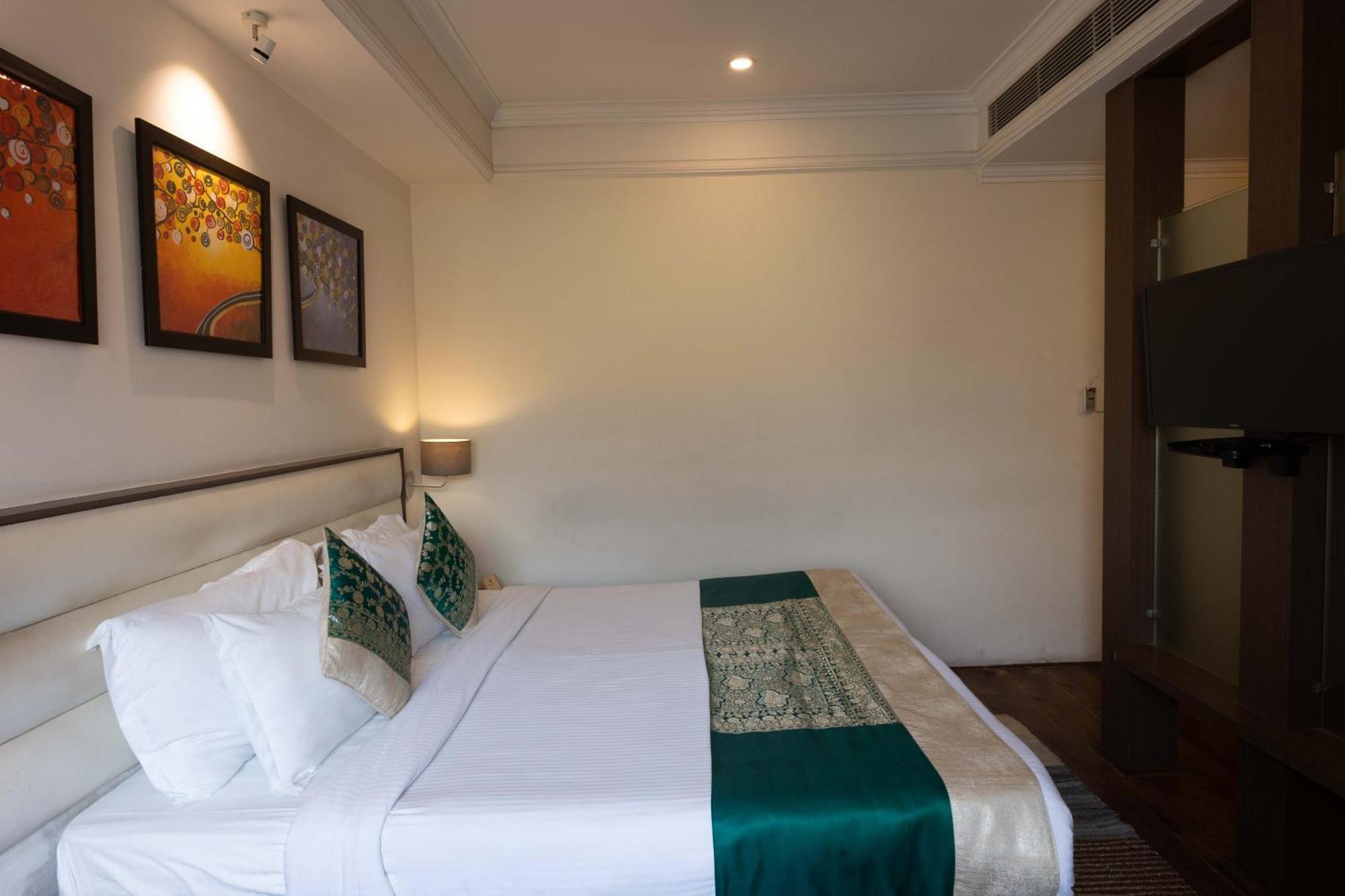 ורנאסי New Hotel Broadway מראה חיצוני תמונה