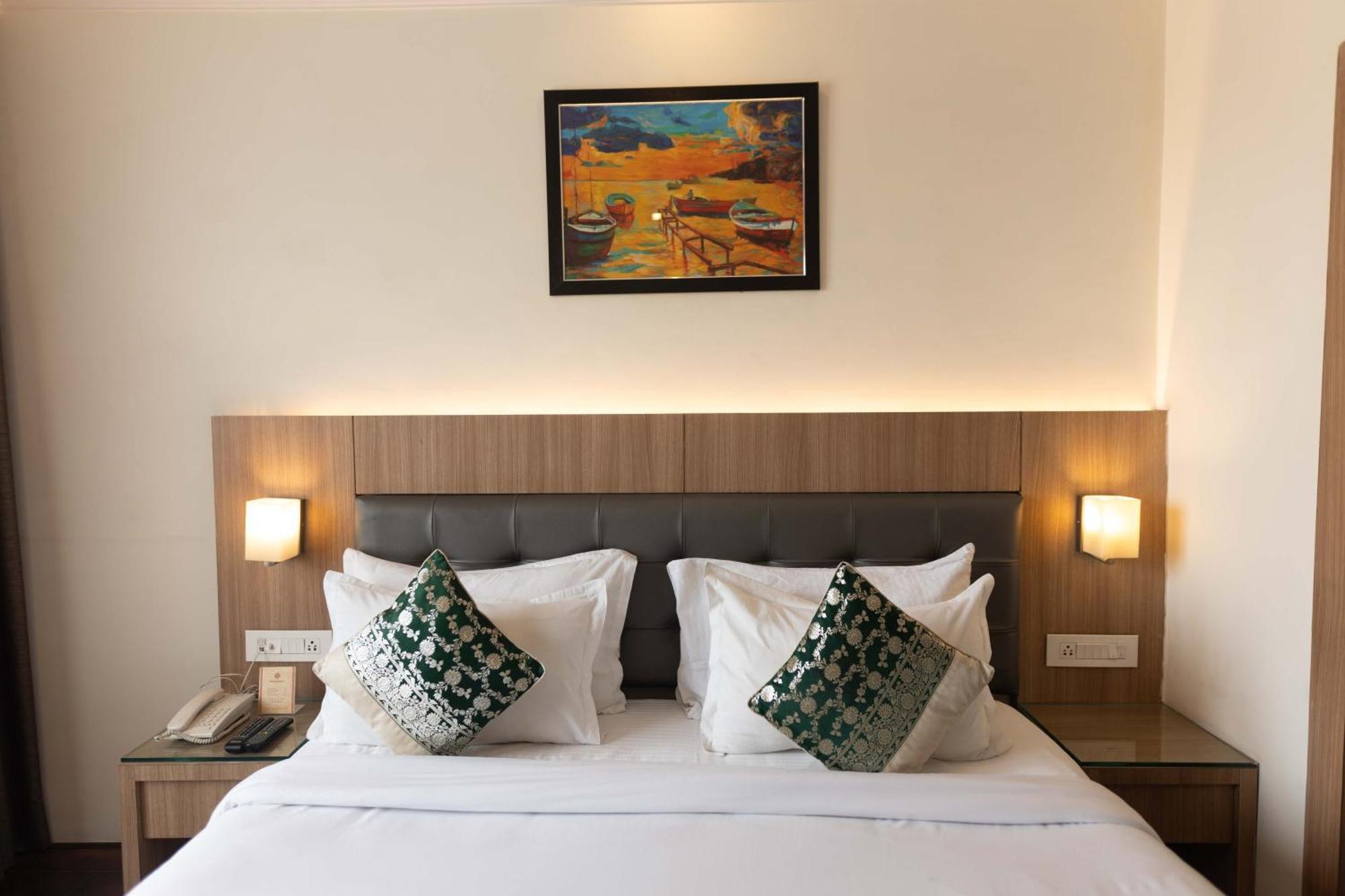 ורנאסי New Hotel Broadway מראה חיצוני תמונה